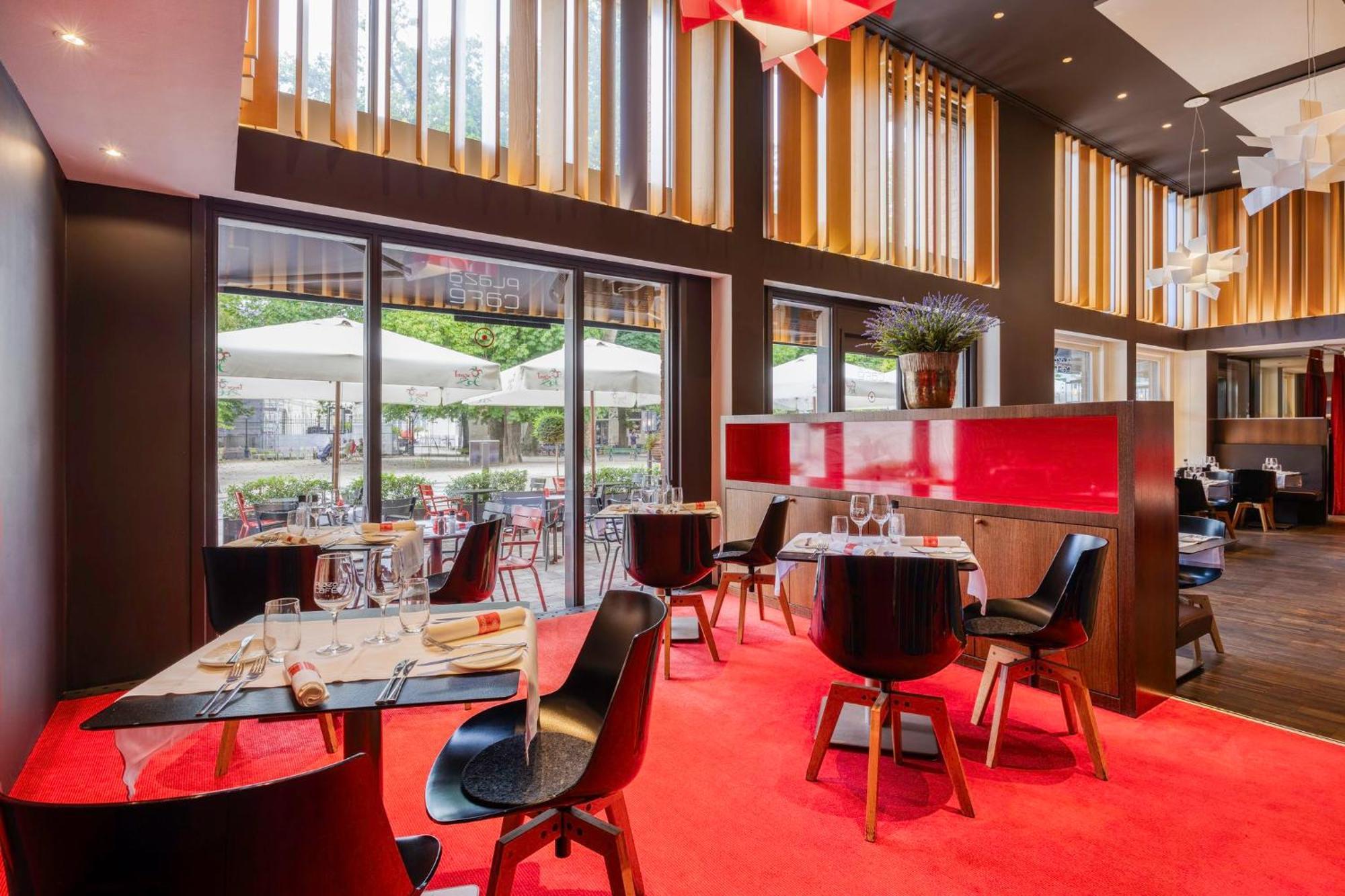 Crowne Plaza By Ihg Hotel